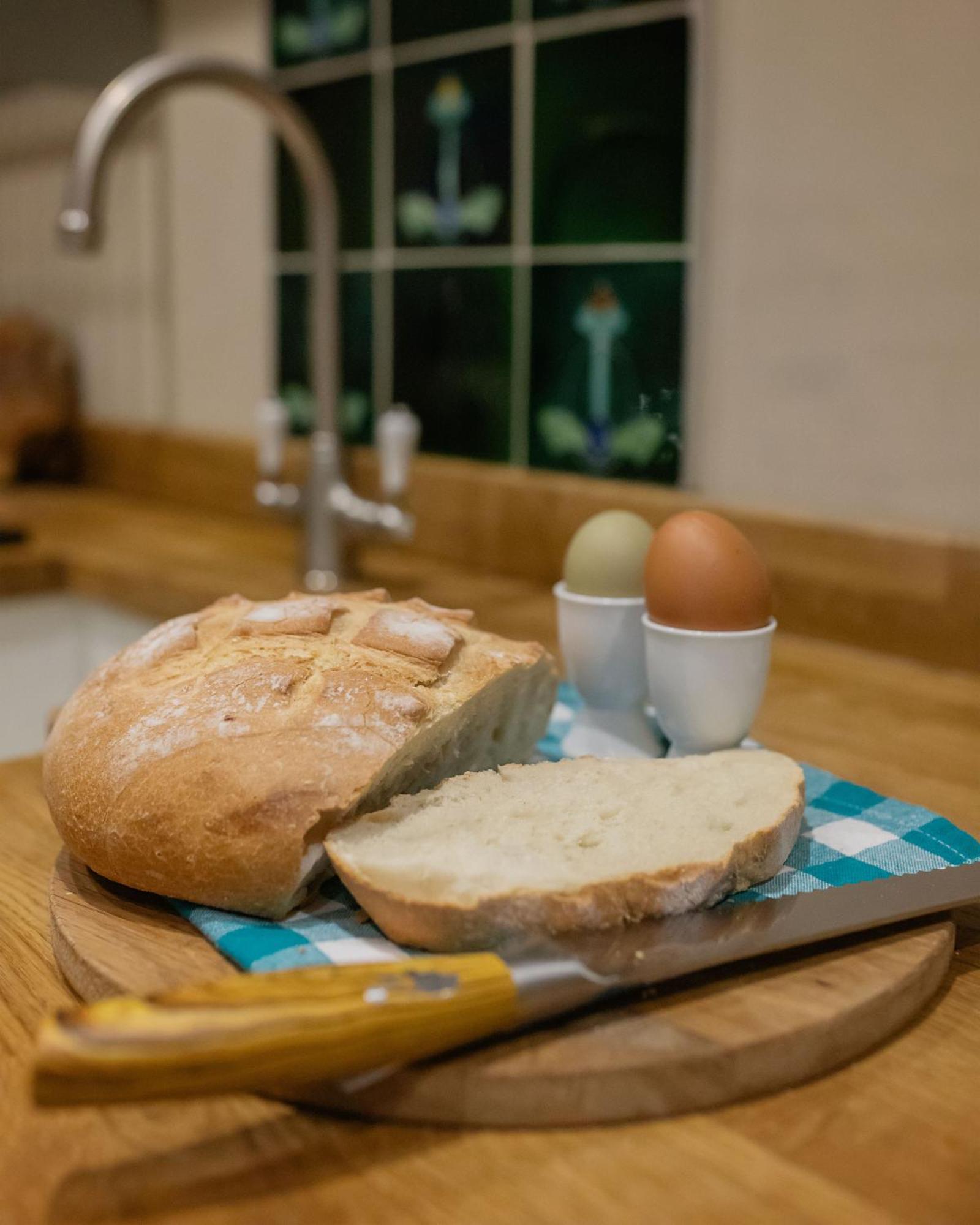 Charming Country Cottage With Oak Beams In Historic Setting, Brecon Beacons Retreat Llangadog ภายนอก รูปภาพ