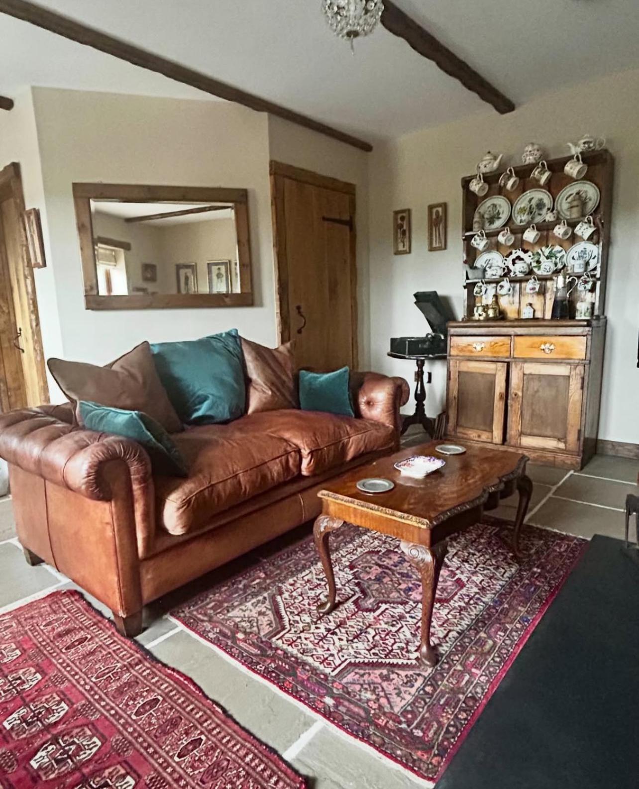 Charming Country Cottage With Oak Beams In Historic Setting, Brecon Beacons Retreat Llangadog ภายนอก รูปภาพ