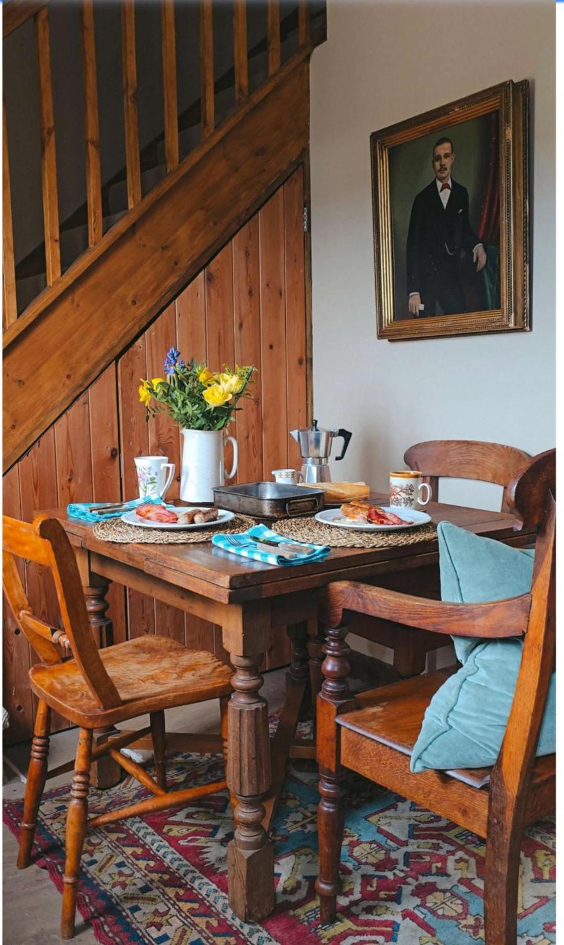 Charming Country Cottage With Oak Beams In Historic Setting, Brecon Beacons Retreat Llangadog ภายนอก รูปภาพ