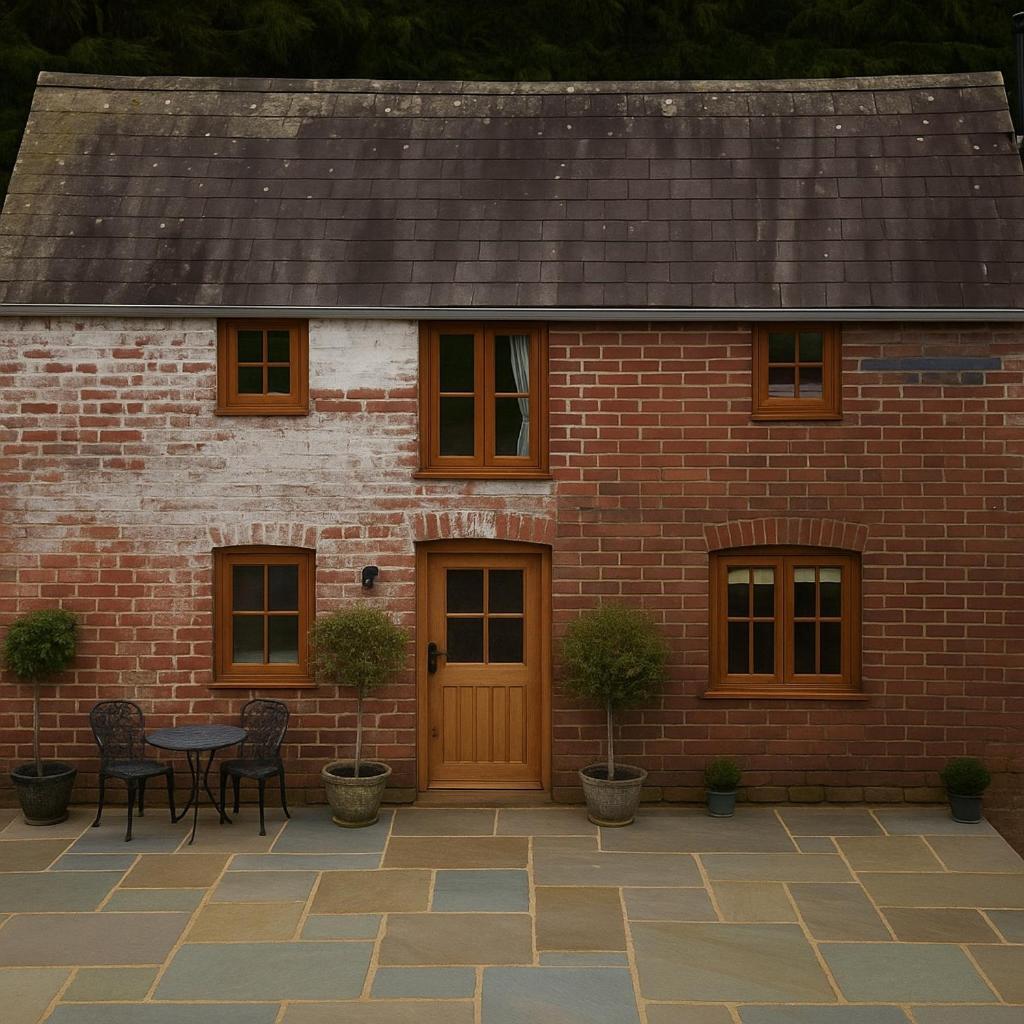 Charming Country Cottage With Oak Beams In Historic Setting, Brecon Beacons Retreat Llangadog ภายนอก รูปภาพ